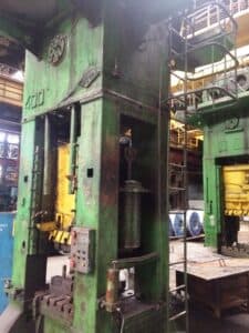 Presse d'ébavurage TMP Voronezh KB2536 - 400 tonne (Photo 3)
