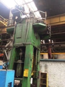 Presse d'ébavurage TMP Voronezh KB2536 - 400 tonne (Photo 5)