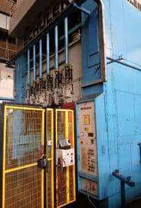 Ligne d'estampage Schuler G2 - 3800 tonne (Photo 6)