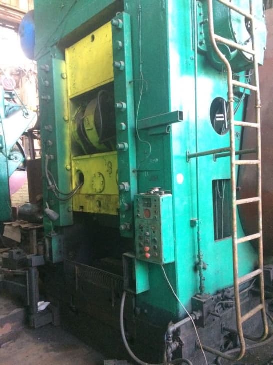 Presse à genouillère TMP Voronezh K8344 - 2500 tonne