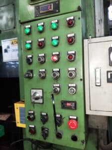 Presse de forgeage à froid Wilkins & Mitchell S1-1250-42-48 - 1250 tonne (Photo 3)