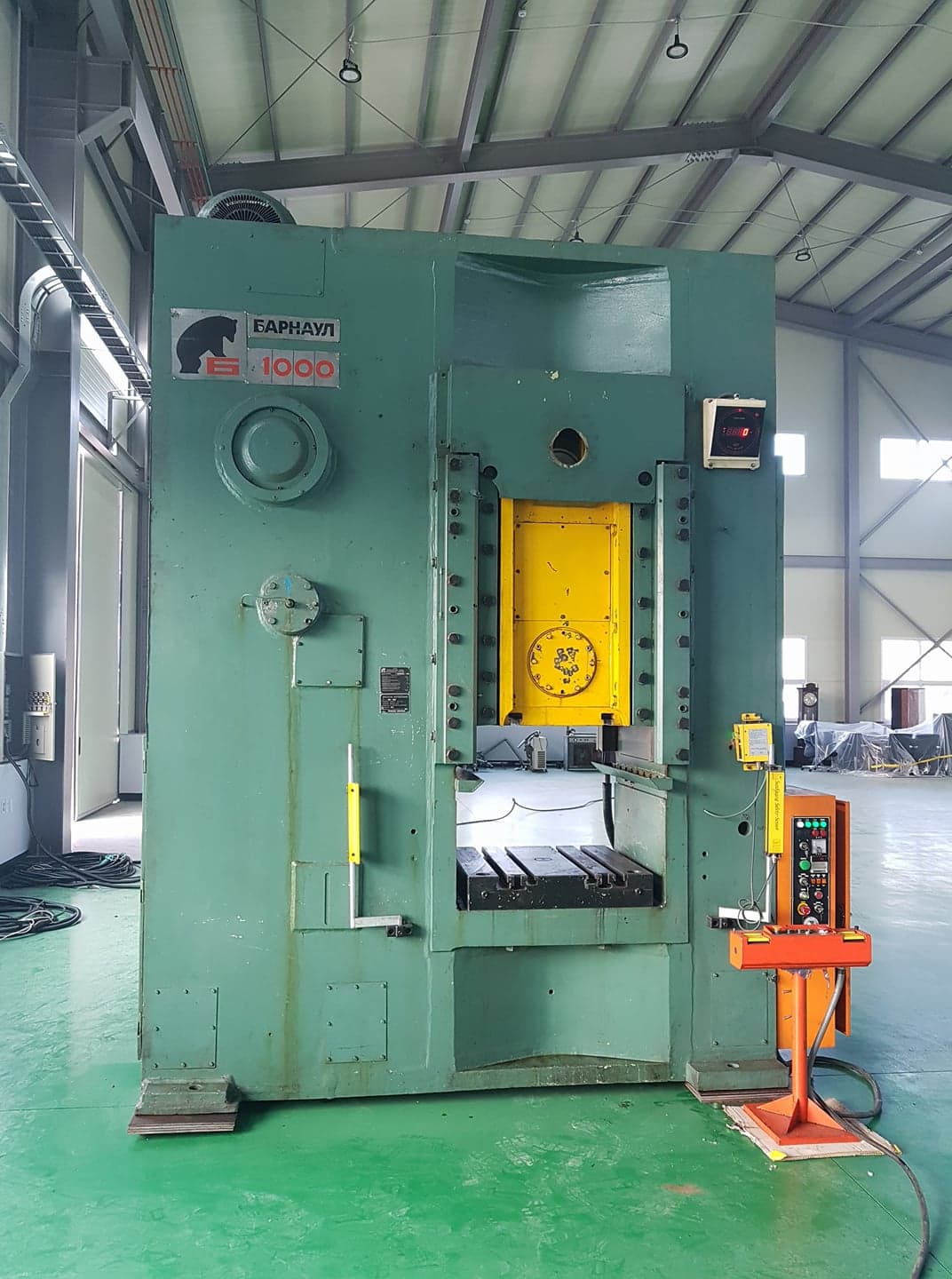 Presse à genouillère Barnaul KB8340 - 1000 tonne