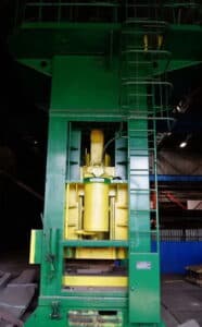 Presse d'ébavurage TMP Voronezh K2538 - 630 tonne (Photo 4)