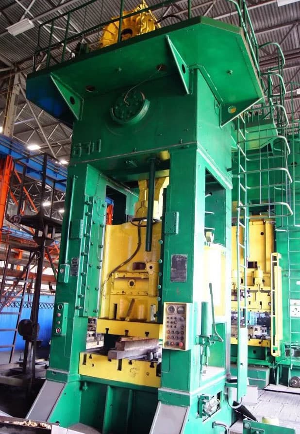 Presse d'ébavurage TMP Voronezh K2538 - 630 tonne