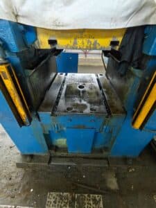 Presse à genouillère Barnaul K8340 - 1000 tonne (Photo 2)