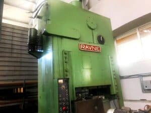 Presse d'ébavurage Ravne KES 250 - 250 tonne ID: 75716