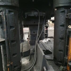 Presse de forgeage en matrice ouverte Seonam 2500 MT - 2500 tonne (Photo 3)