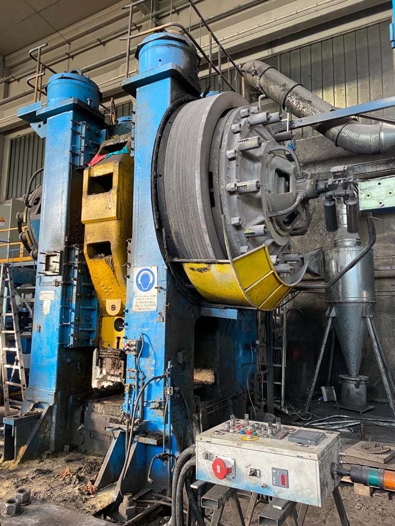 Presse de forgeage à chaud TMP Voronezh KB8042 - 1600 tonne