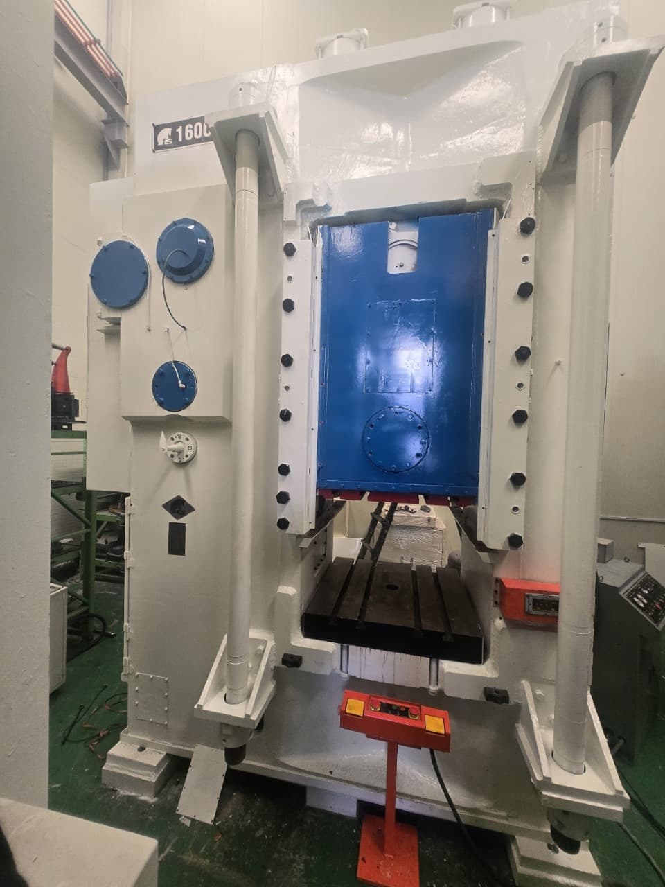 Presse à genouillère Barnaul KB8342 - 1600 tonne