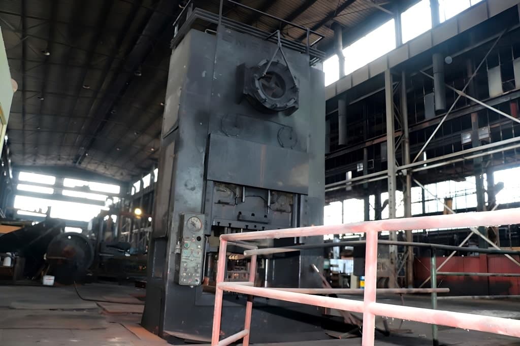 Presse d'ébavurage Smeral LDO 500 - 500 tonne