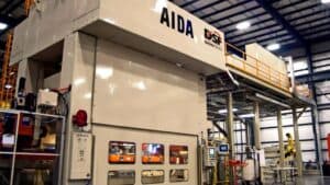 Presse d'estampage Aida DSF-S4-15000-610-245 - 1500 tonne ID: 75935