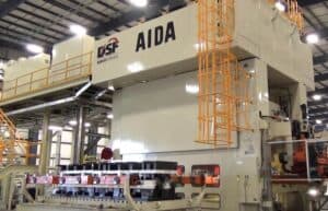Presse d'estampage Aida DSF-S4-15000-610-245 - 1500 tonne (Photo 2)