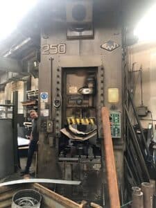 Presse d'ébavurage TMP Voronezh KA2534 - 250 tonne ID: 76059