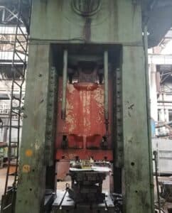 Presse d'ébavurage TMP Voronezh K2540 - 1000 tonne (Photo 4)