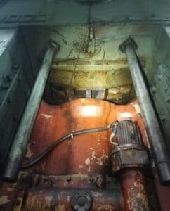 Presse d'ébavurage TMP Voronezh K2540 - 1000 tonne (Photo 7)