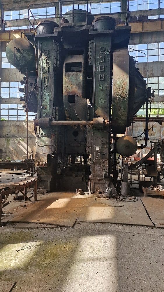 Presse de forgeage à chaud TMP Voronezh K8544 - 2500 tonne