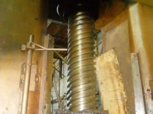 Presse à vis Chimkent F1734A - 250 tonne (Photo 1)