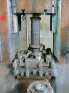 Presse à vis Chimkent F1734A - 250 tonne (Photo 11)