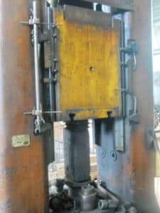 Presse à vis Chimkent F1734A - 250 tonne (Photo 14)