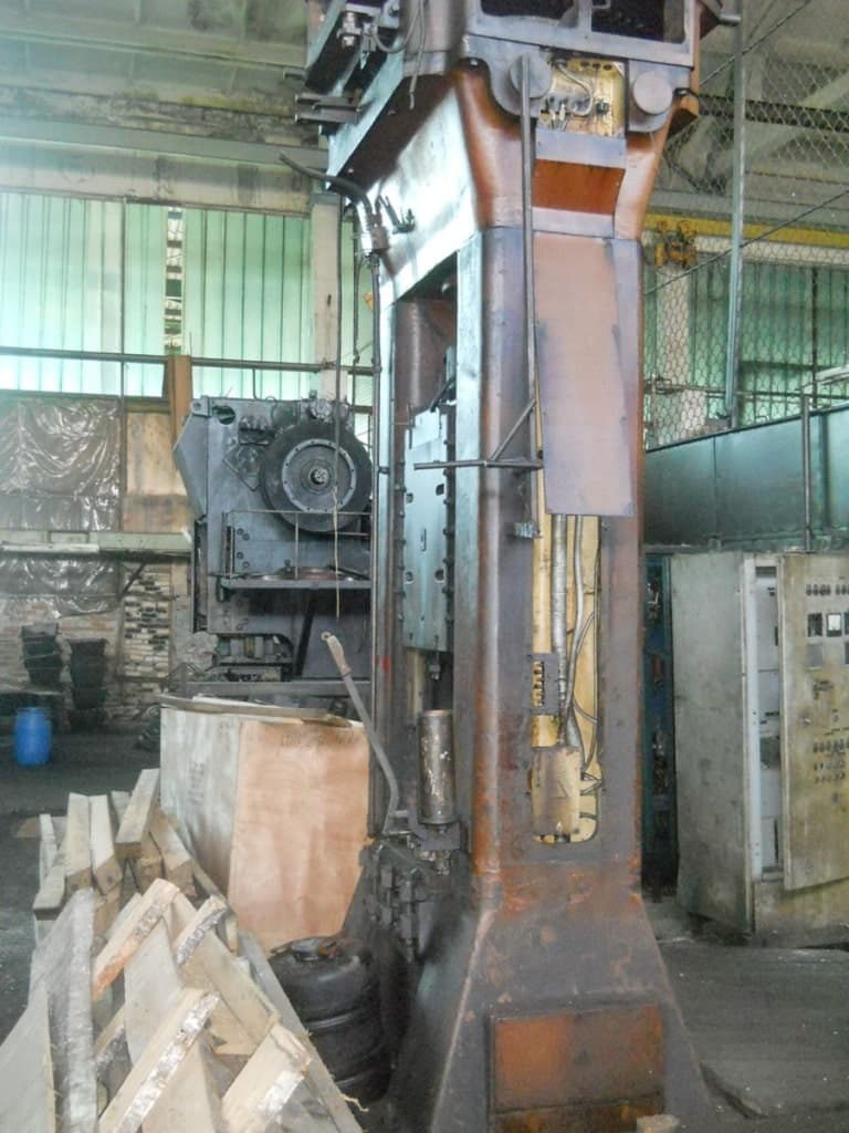 Presse à vis Chimkent F1734A - 250 tonne