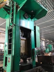 Presse d'ébavurage TMP Voronezh KB2536 - 400 tonne (Photo 3)