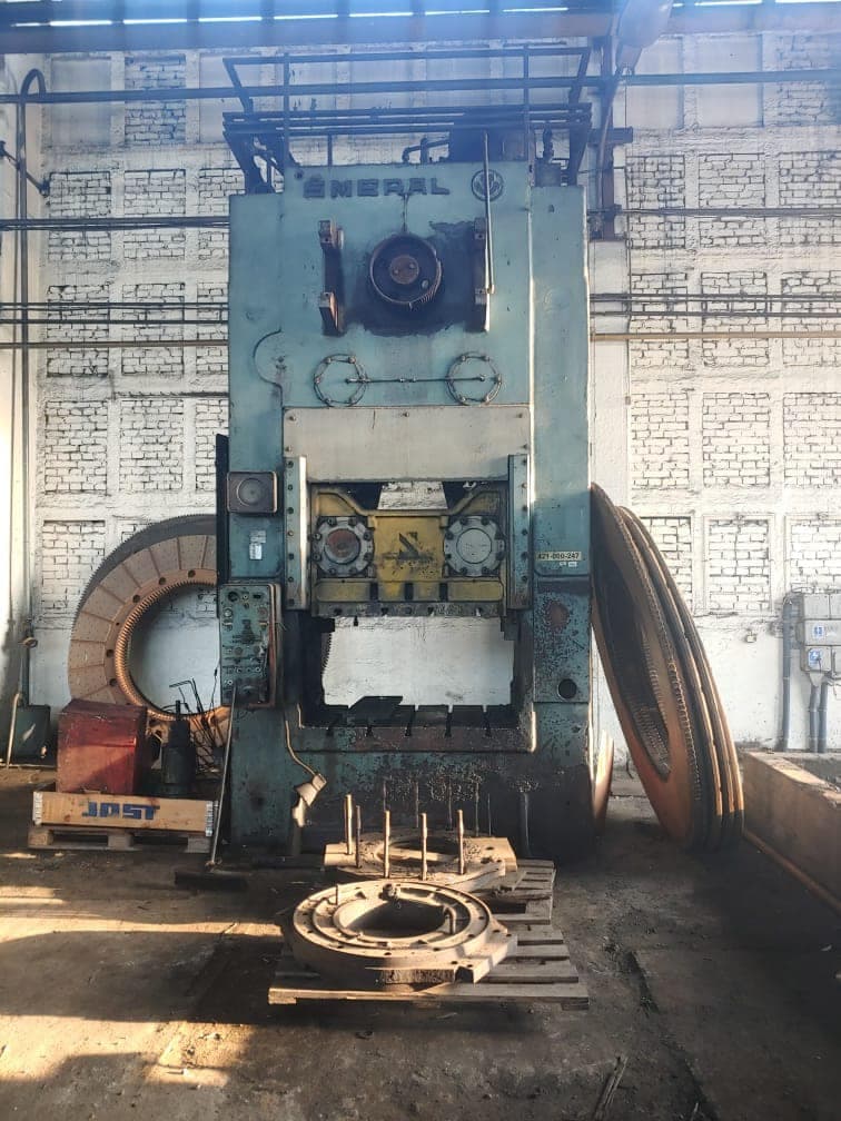 Presse d'ébavurage Smeral LDO 315 - 315 tonne