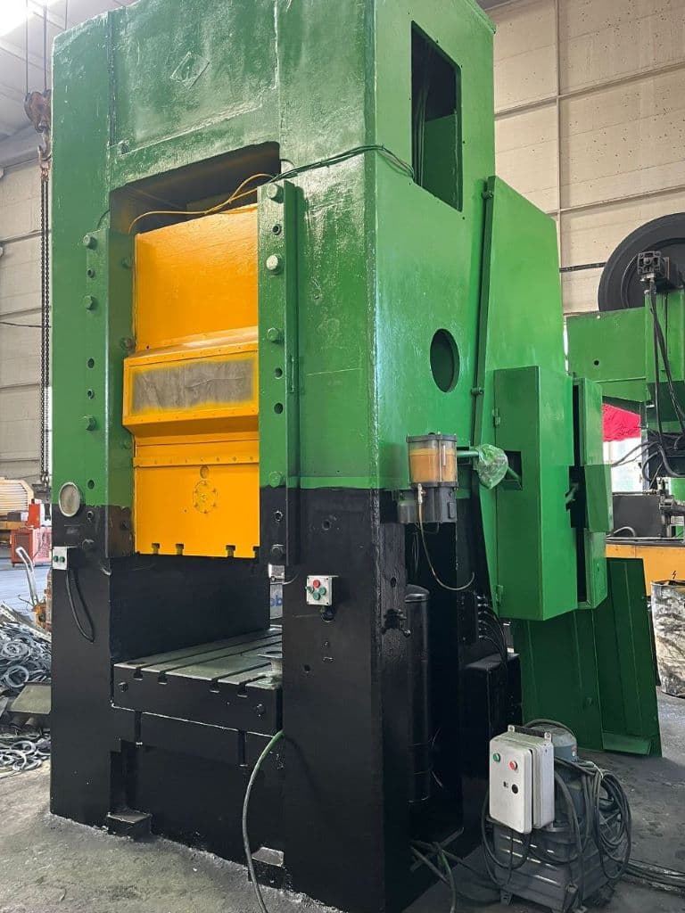 Presse à genouillère Barnaul K8342 - 1600 tonne