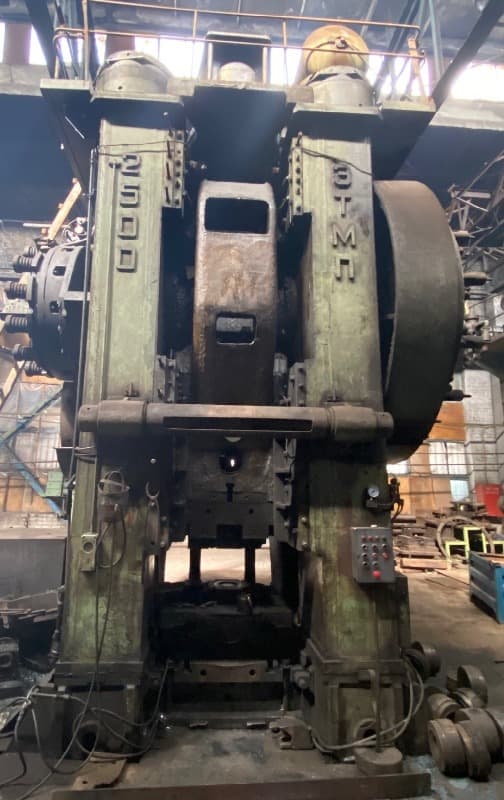 Presse de forgeage à chaud TMP Voronezh K8544 - 2500 tonne
