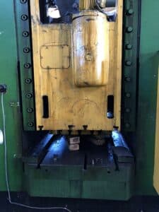 Presse d'ébavurage Zdas LU630 A - 630 tonne (Photo 2)