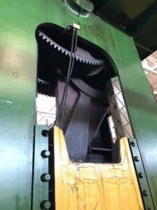 Presse d'ébavurage Zdas LU630 A - 630 tonne (Photo 9)
