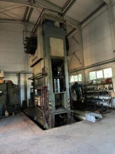 Presse d'ébavurage Smeral LDO 800 A - 800 tonne ID: 76212