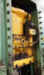Presse d'ébavurage TMP Voronezh KA2534 - 250 tonne (Photo 2)