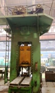 Presse d'ébavurage TMP Voronezh KA2534 - 250 tonne (Photo 3)