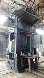 Presse d'ébavurage TMP Voronezh K9538 - 630 tonne (Photo 12)