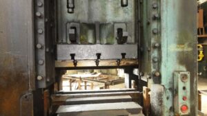 Presse d'ébavurage TMP Voronezh K9538 - 630 tonne (Photo 1)