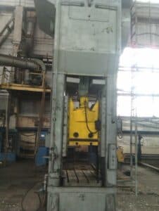 Presse d'ébavurage Erfurt PKZ 250/800 - 250 tonne (Photo 3)
