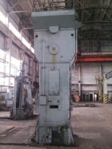 Presse d'ébavurage Erfurt PKZ 250/800 - 250 tonne (Photo 4)