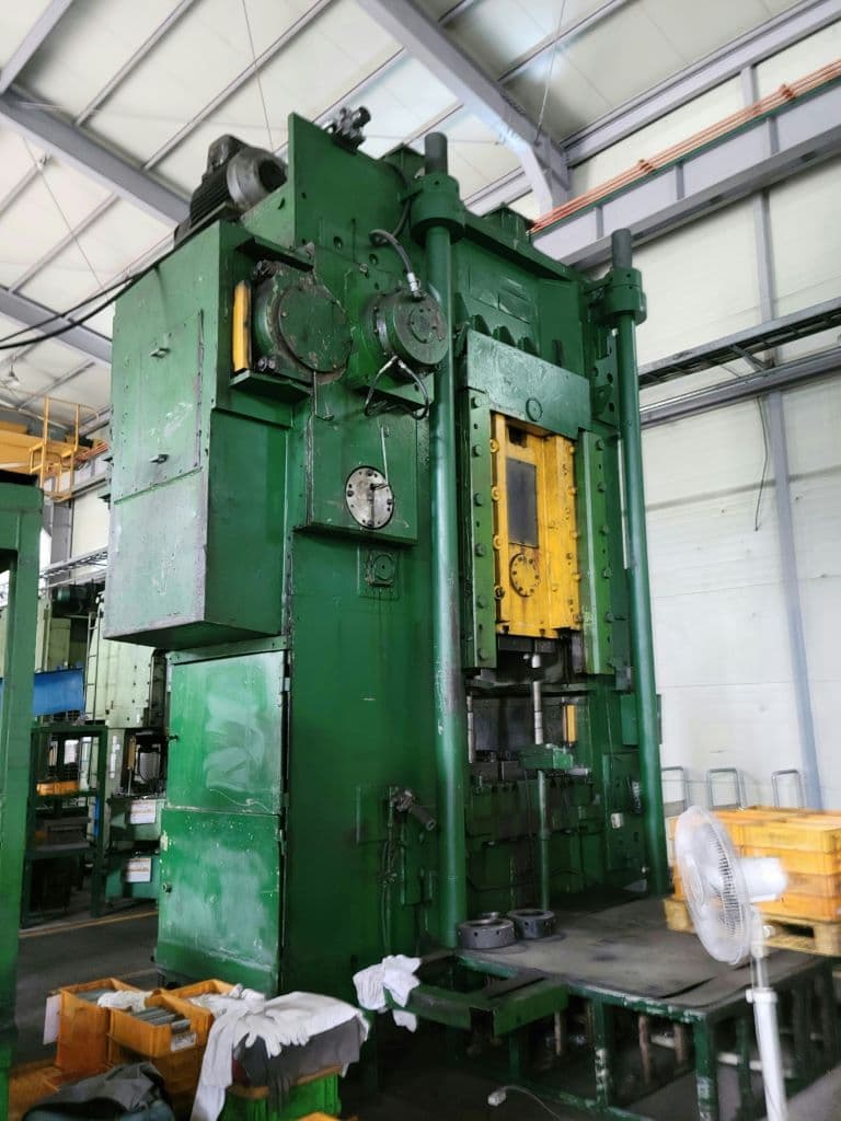 Presse de forgeage à froid Barnaul KB0040 - 1000 tonne