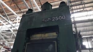 Presse à genouillère TMP Voronezh KB8044 - 2500 tonne (Photo 3)