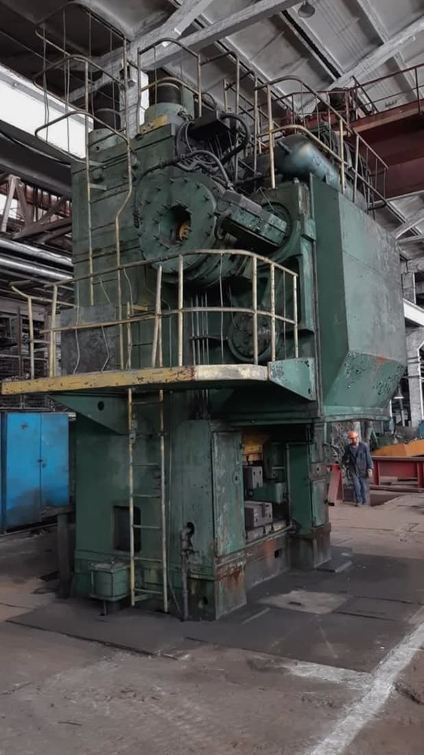 Presse à genouillère TMP Voronezh KB8044 - 2500 tonne
